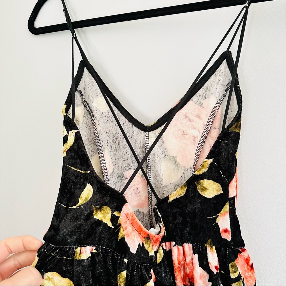 ❗❗️3/$15❗️❗IVY & MAIN Velvet Floral Womens Romper - Picture 3 of 6